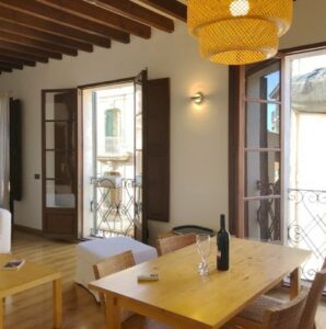 Dining Area At Spacious One Bedroom Apartment Near Plaza Mayor