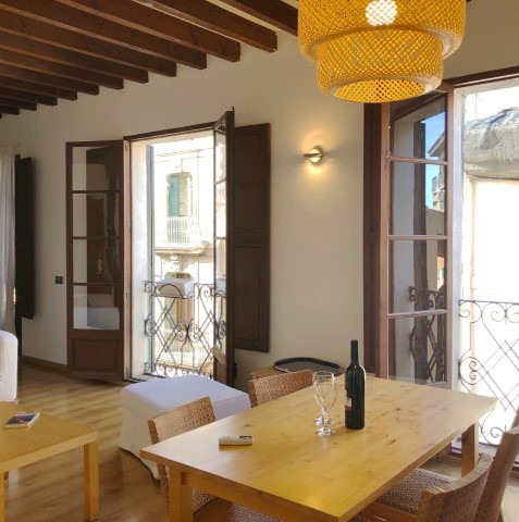 Dining Area At Spacious One Bedroom Apartment Near Plaza Mayor