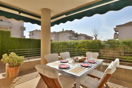 Terrace Dining Area In Three Bedroom Apartment With A Terrace In Palmanova