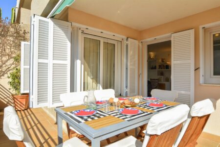Terrace Dining Area In Three Bedroom Apartment With A Terrace In Palmanova